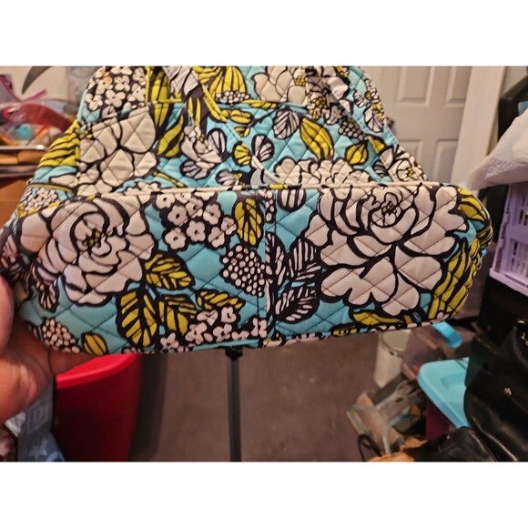 VERA BRADLEY ~ ISLAND BLOOMS ~  TRAVEL BAG ~ SHOULDER STRAP - Picture 4 of 4